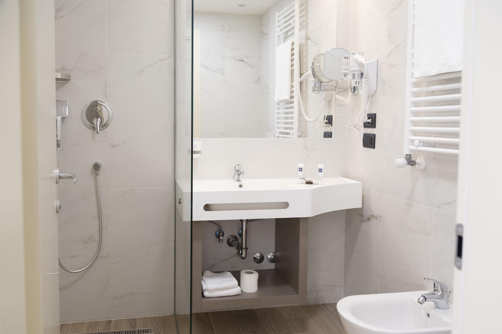 Jr Hotels Bocconi Milano מראה חיצוני תמונה