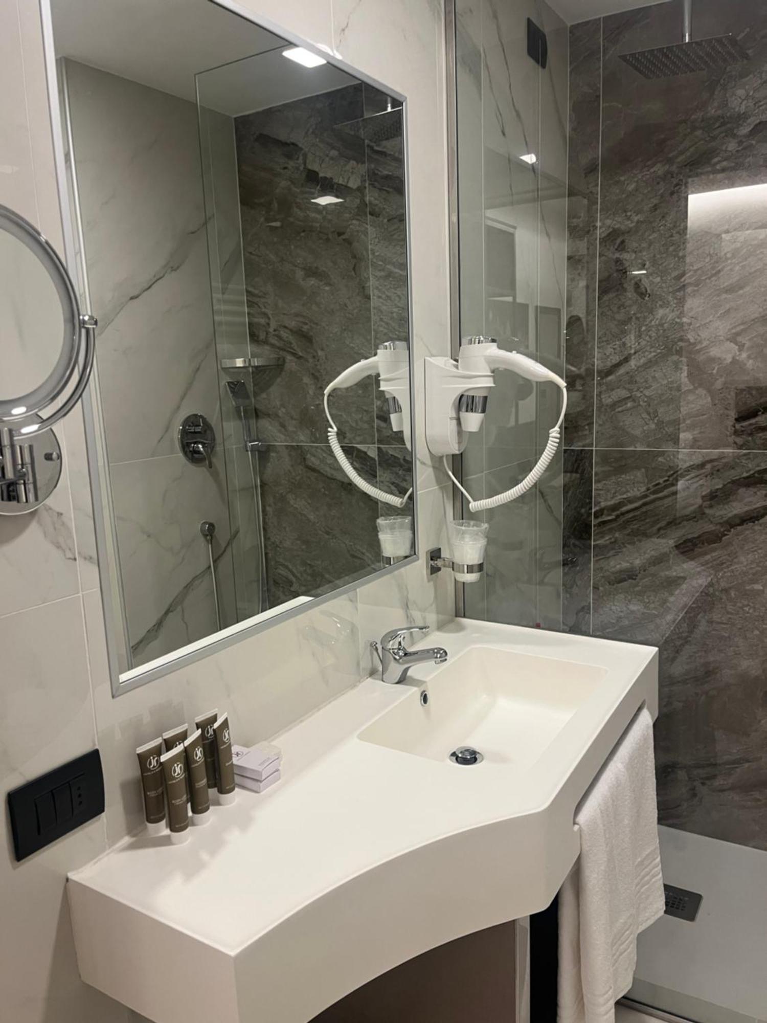 Jr Hotels Bocconi Milano מראה חיצוני תמונה