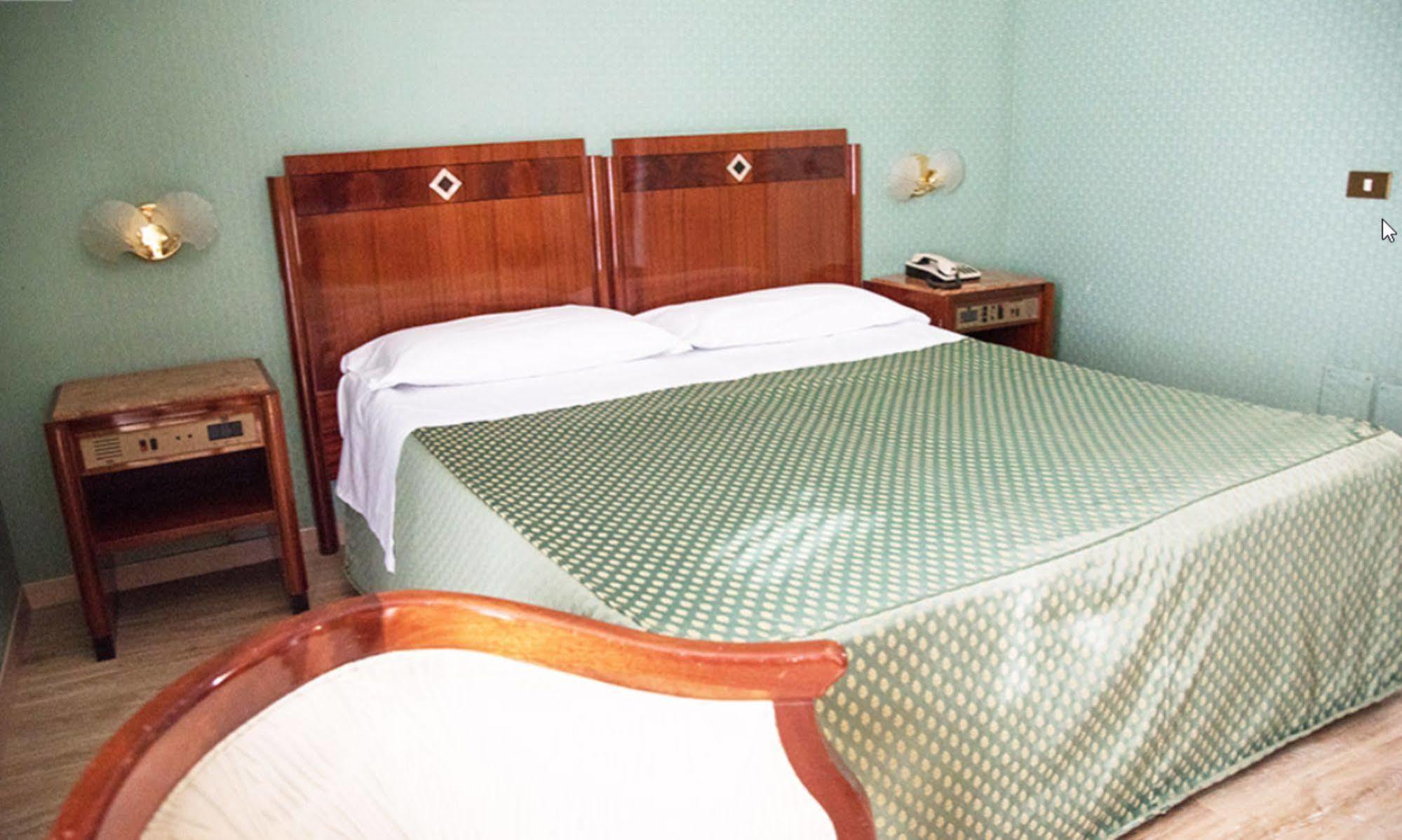 Jr Hotels Bocconi Milano מראה חיצוני תמונה