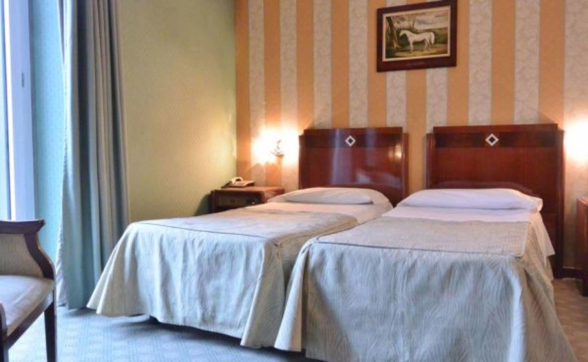Jr Hotels Bocconi Milano מראה חיצוני תמונה